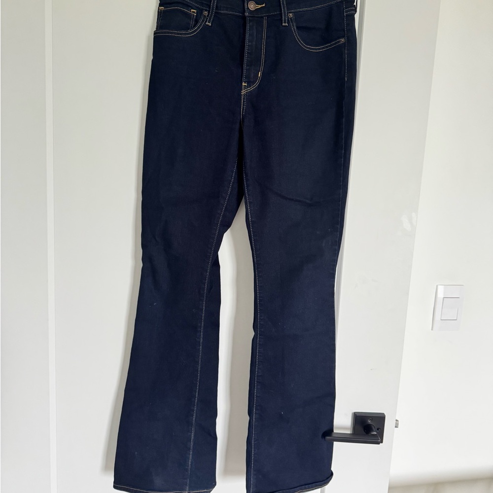 Women’s Levi 725 high-rise boot cut 28 Classic Blue Jeans